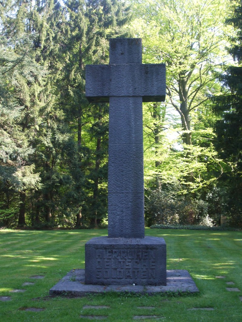 Gedenkkreuz Waldfriedhof