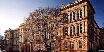 Hauptgebäude