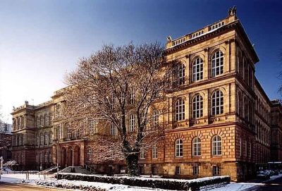 Hauptgebäude