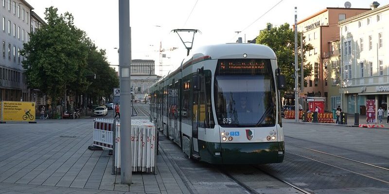 Straßenbahn 4: Hauptbahnhof => Oberhausen Nord P+R