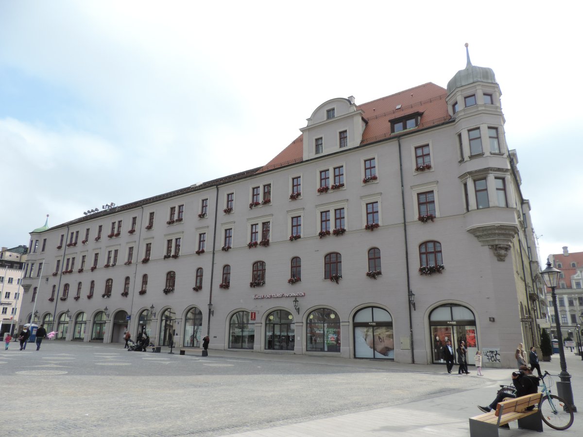 Verwaltungsgebäude 1