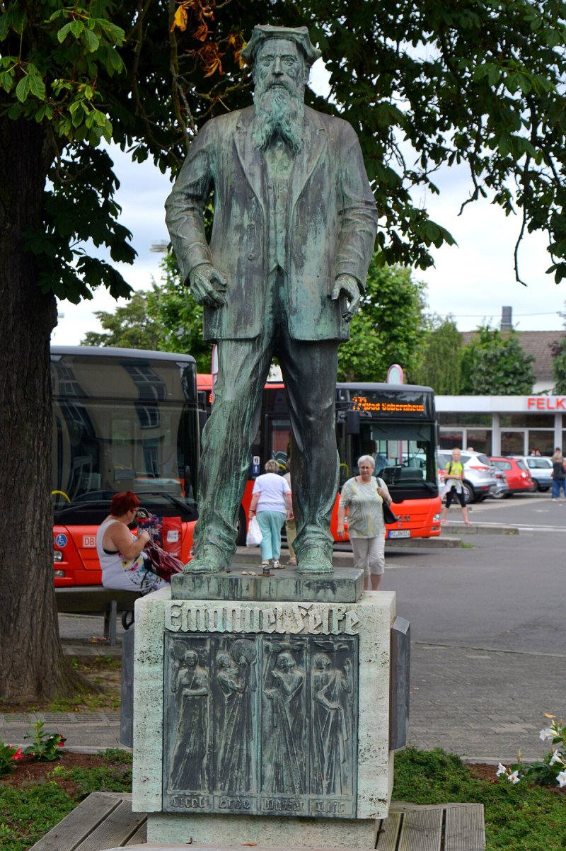 Emanuel Felke Denkmal