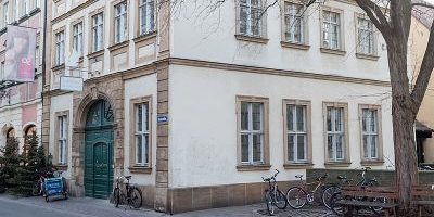 AU37