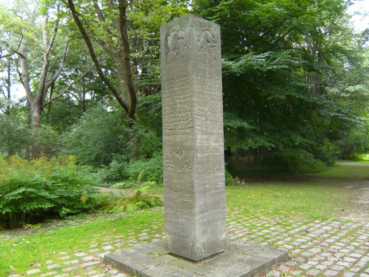 Baumdank-Denkmal