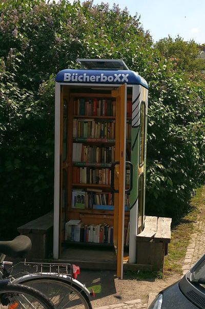 BücherboXX am Gleis 17