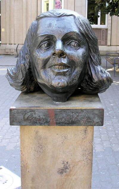 Claire-Waldoff-Denkmal