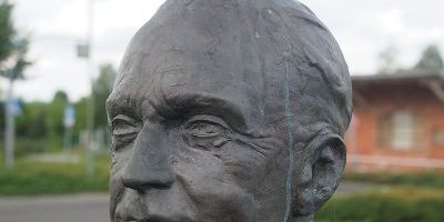 Denkmal für Pfarrer Heinrich Grüber