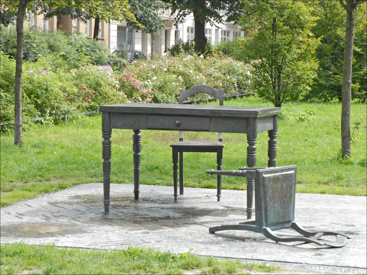 Der verlassene Raum – Denkmal für die deportierten Juden