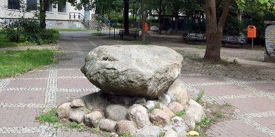 Findlingsbrunnen