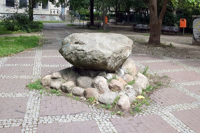 Findlingsbrunnen