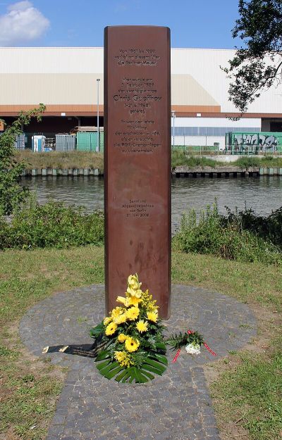 Gedenkstele für Chris Gueffroy