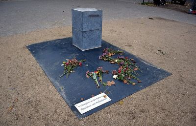 Gedenkstele für die Opfer von Rassismus und Polizeigewalt