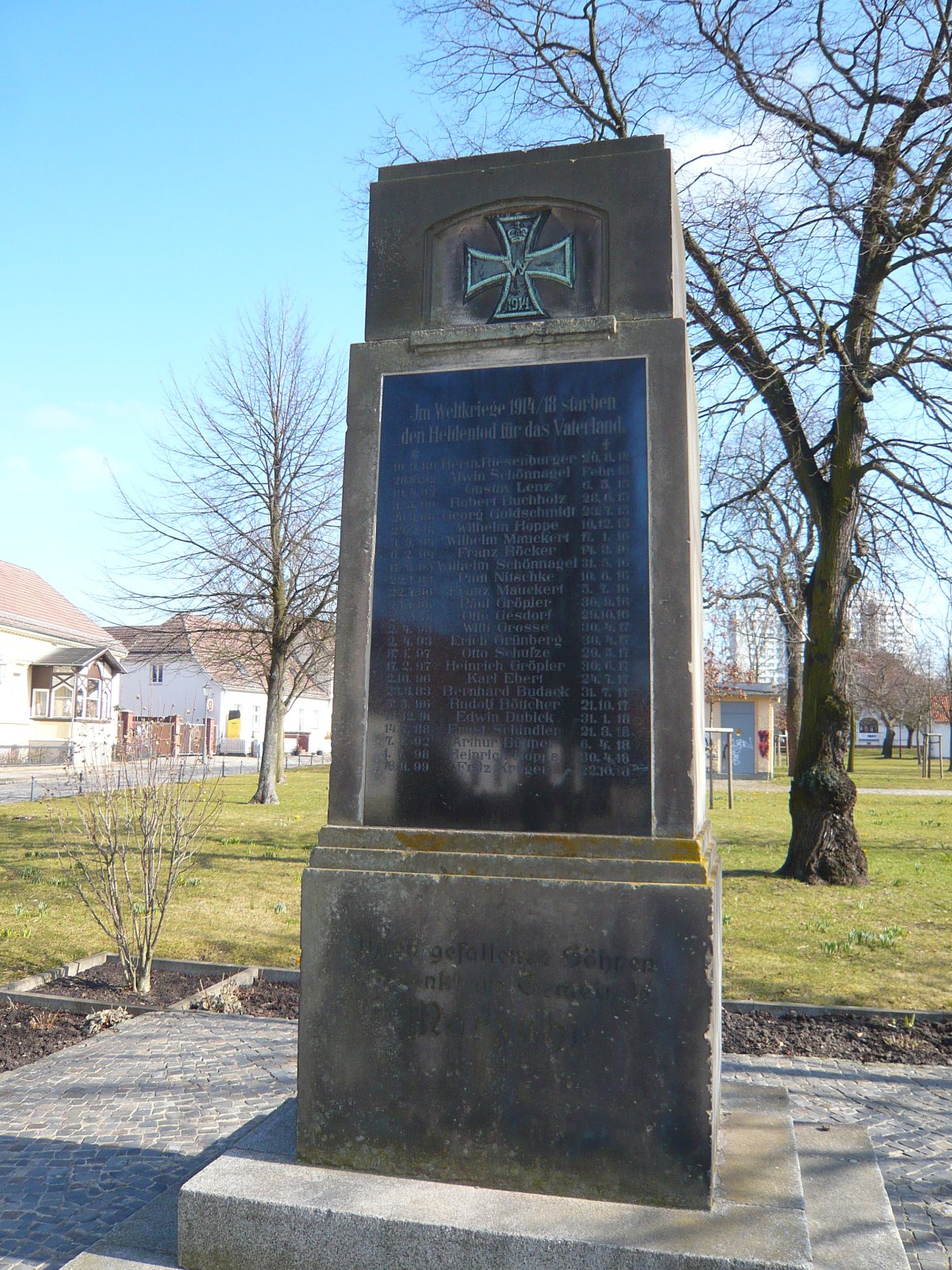 Gefallenendenkmal (Ost 1)