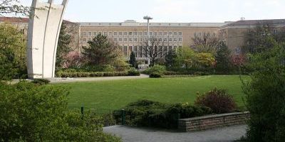 Platz der Luftbrücke