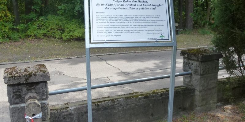 Sowjetisches Ehrenmal und Soldatenfriedhof