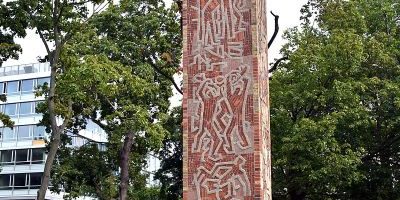 Trümmerschutt-Stele