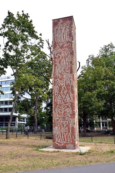 Trümmerschutt-Stele