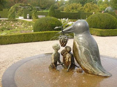 Vogelbrunnen mit der Traube
