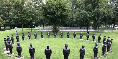 30 Frauen