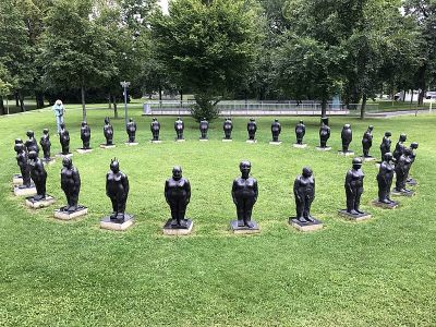 30 Frauen