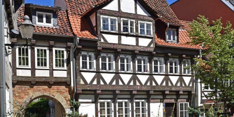 Hinter der Magnikirche