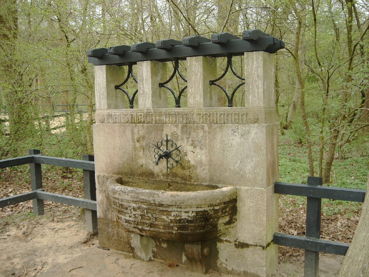 Claus-Albert-Addix-Brunnen