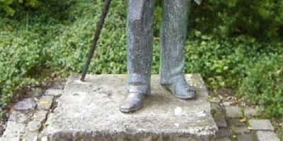 Ludwig-Knoop-Statue