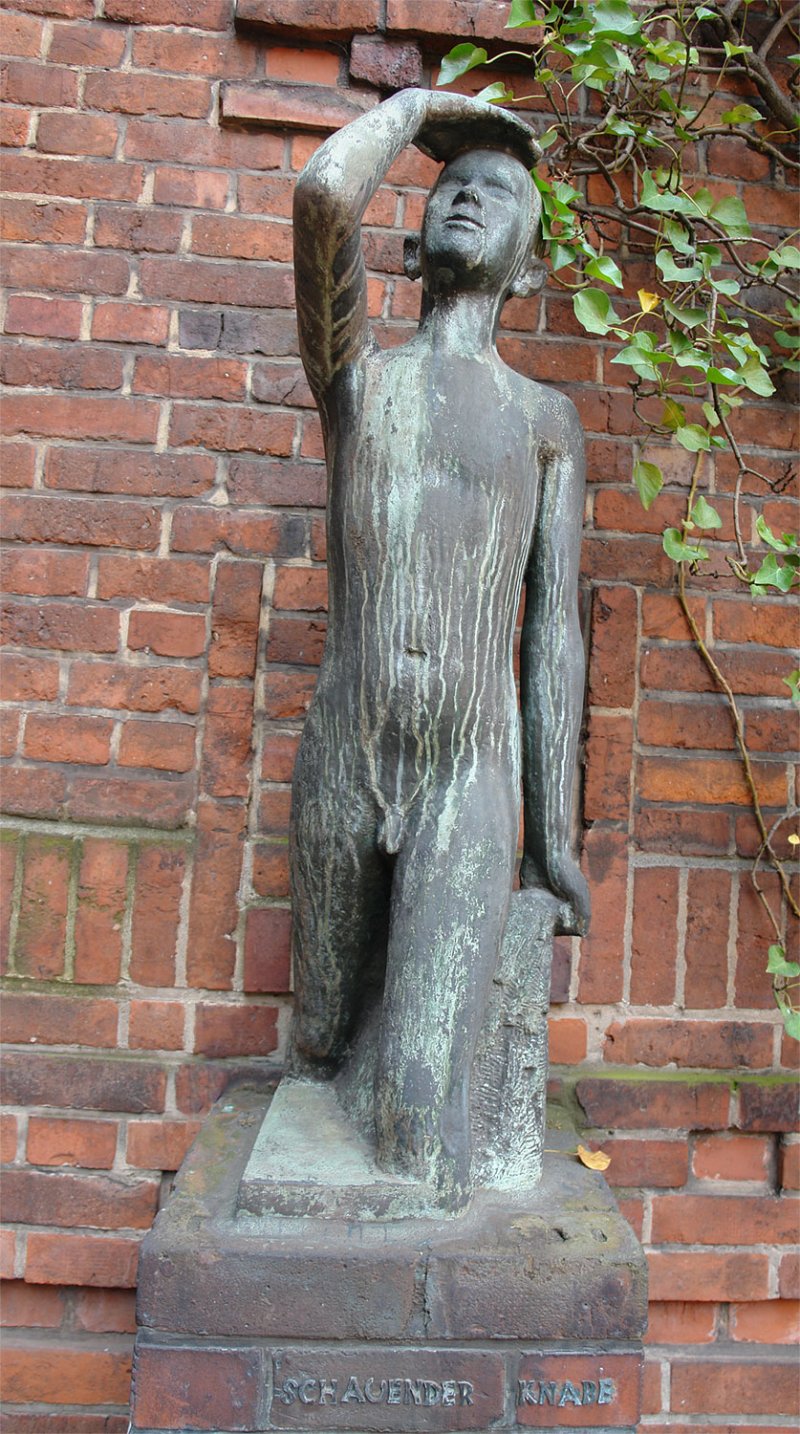 Schauender Knabe