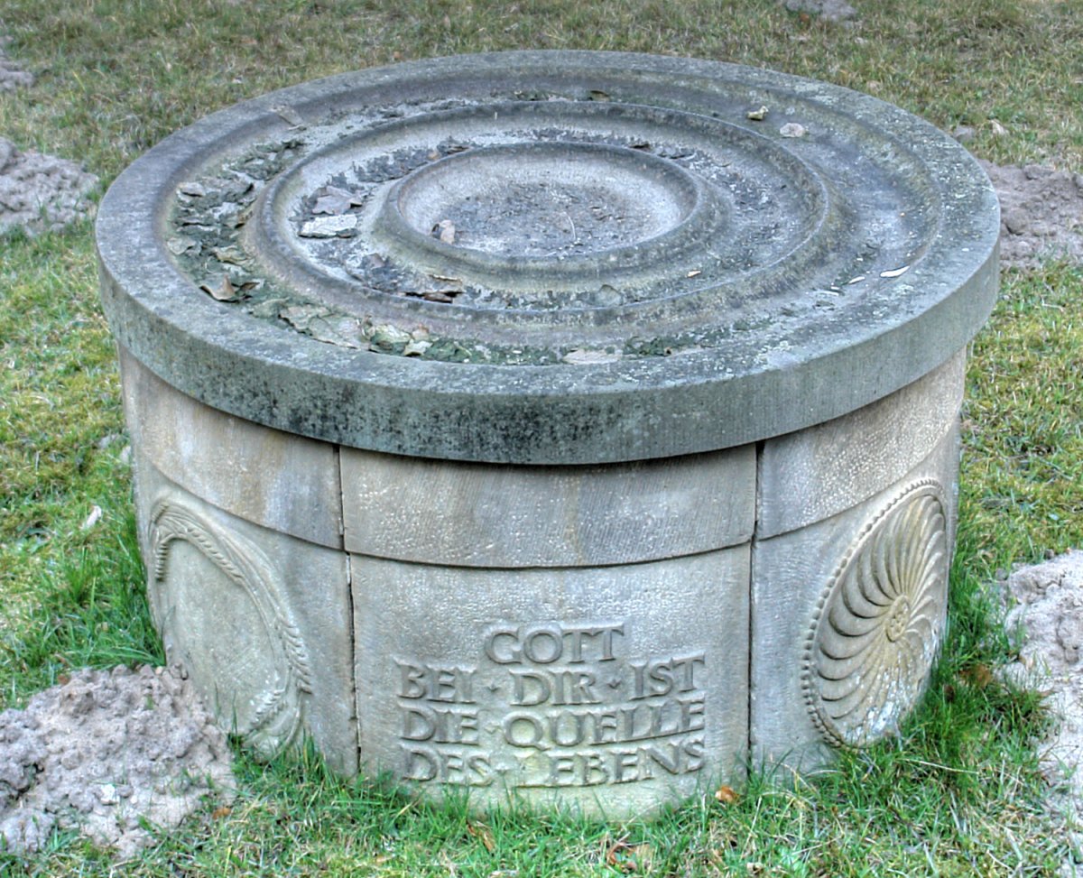 Taufstein/Vogelbrunnen