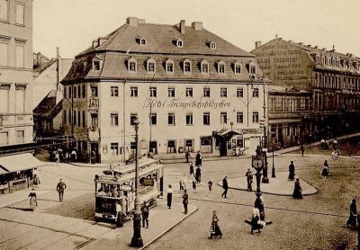 Figur vom zerstörten Trompeterschlösschen
