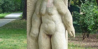 Frau in Tür