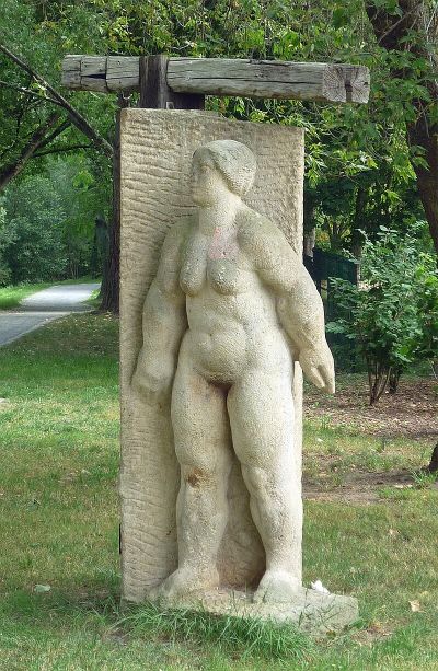 Frau in Tür