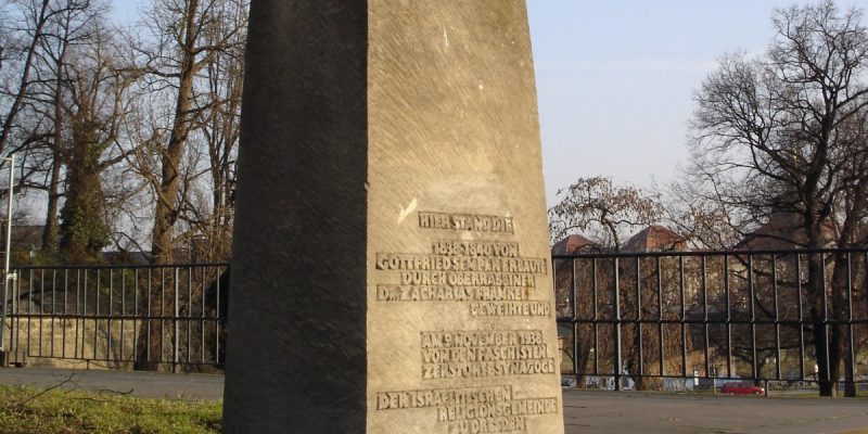 Gedenkstein am Standort der alten Synagoge