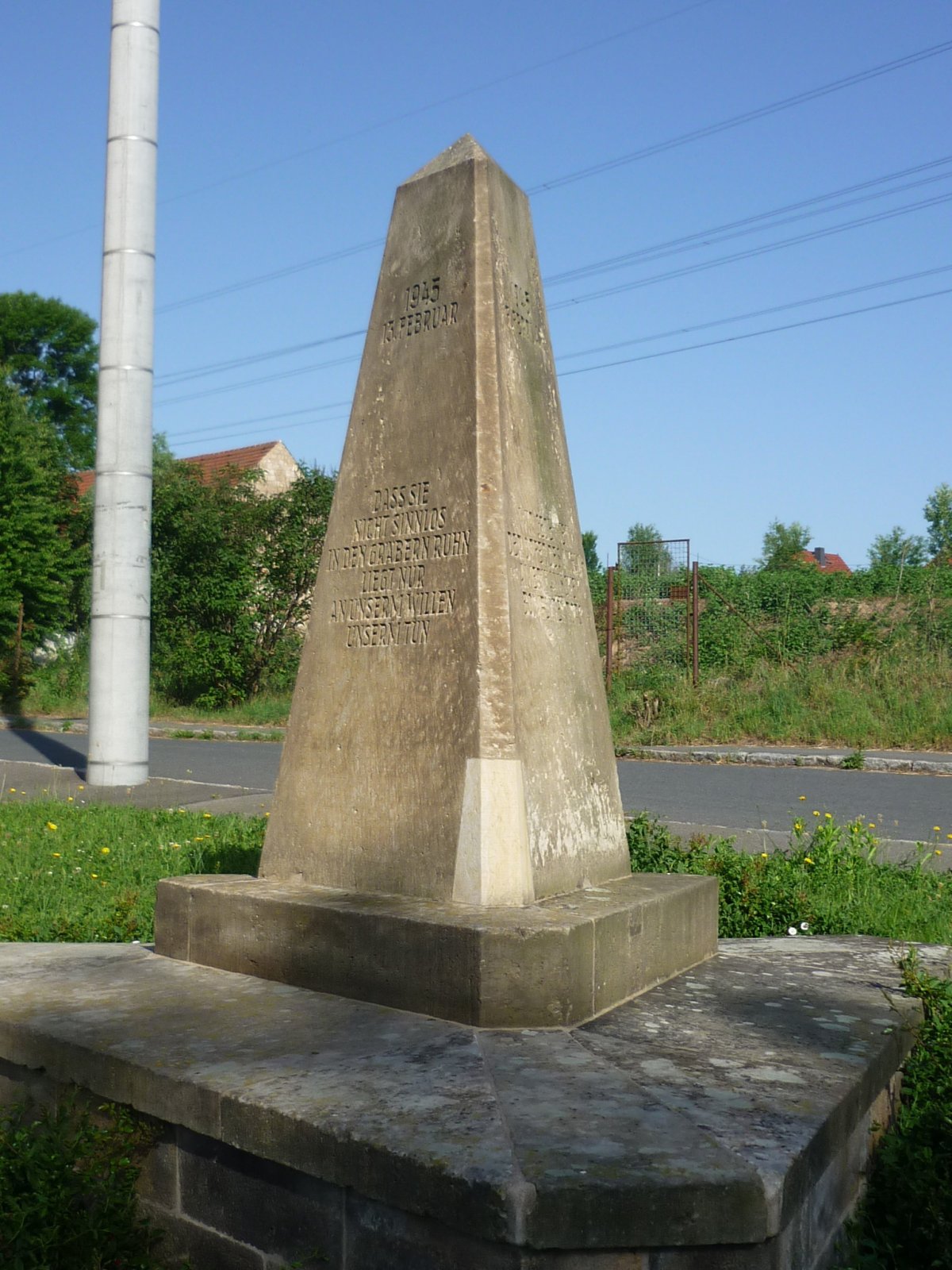 Gedenkstein für Bombenopfer des 13. Februar 1945