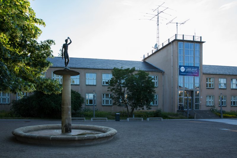 Jüngling mit Fisch