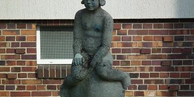 Mädchen auf Ball