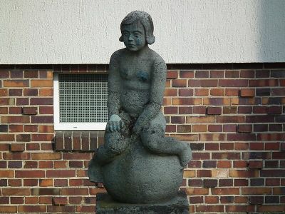 Mädchen auf Ball