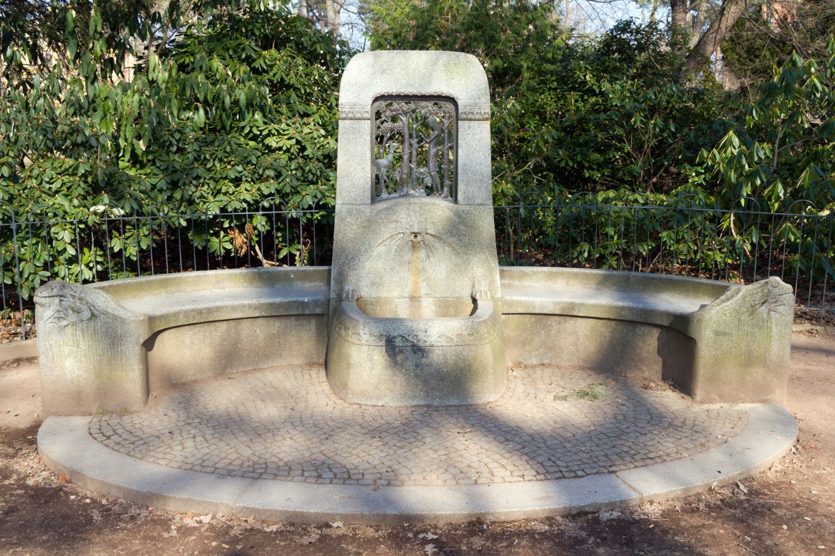 Märchenbrunnen (Ost)
