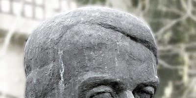 Robert-Schumann-Stele