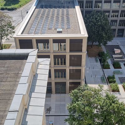 Universalgebäude (U)