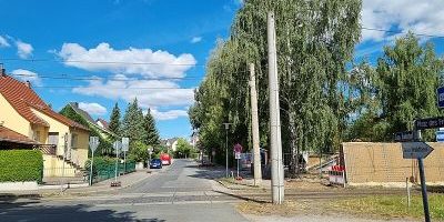 Zum Bahnhof
