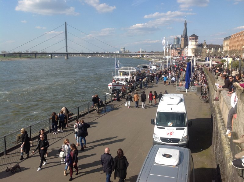 Public Viewing Rheinufer