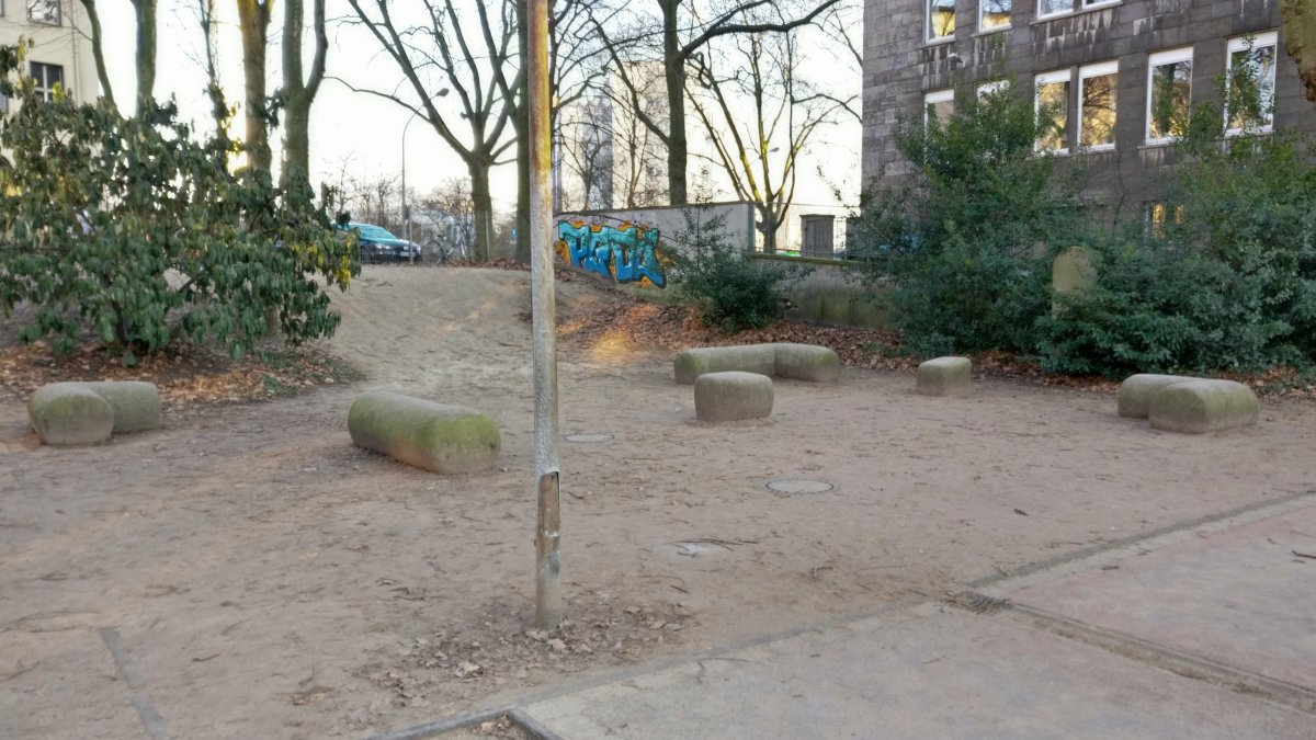 Mahnmal für die gefallenen Lehrer und Schüler des Landfermann-Gymnasiums