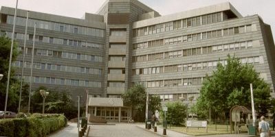 Skulpturale Begehbare Brunnenanlage