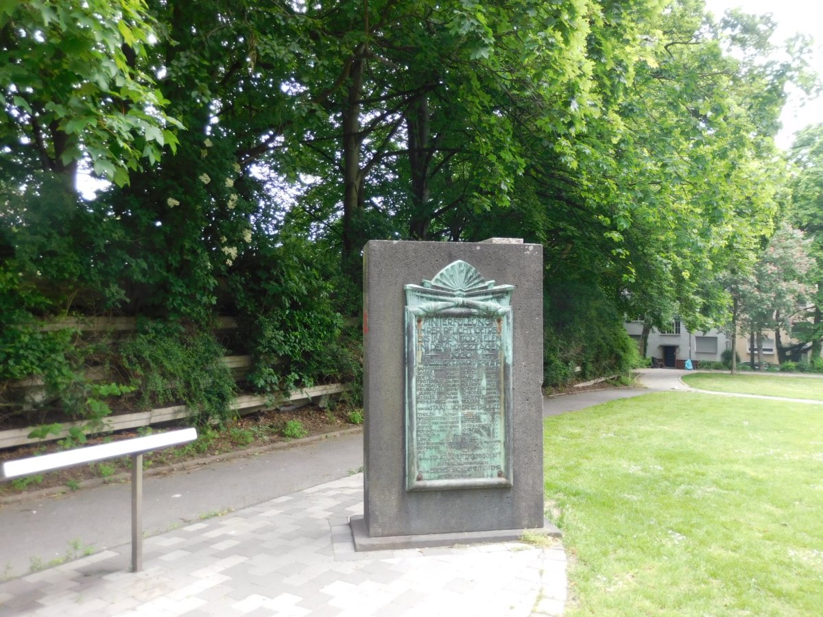 Gedenktafel (Ost)