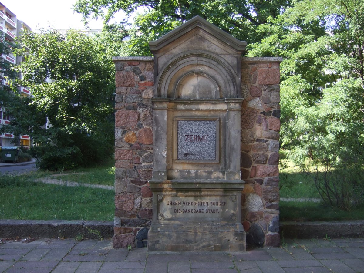 Grabdenkmal für Albrecht Zehme