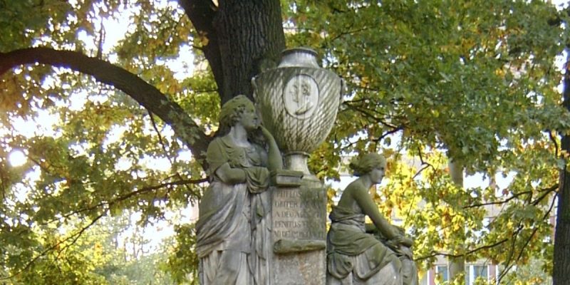 Grabdenkmal für Joachim Georg Darjes, im Park an der St. Gertraudkirche