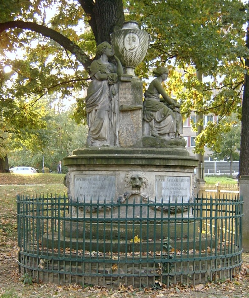Grabdenkmal für Joachim Georg Darjes, im Park an der St. Gertraudkirche