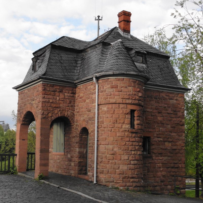 Brückenhäuschen alte Schwanheimer Brücke