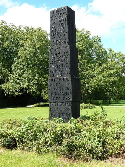 Schrift-Stele "Neues Palais"